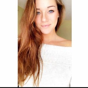Meet your Posher, Larissa